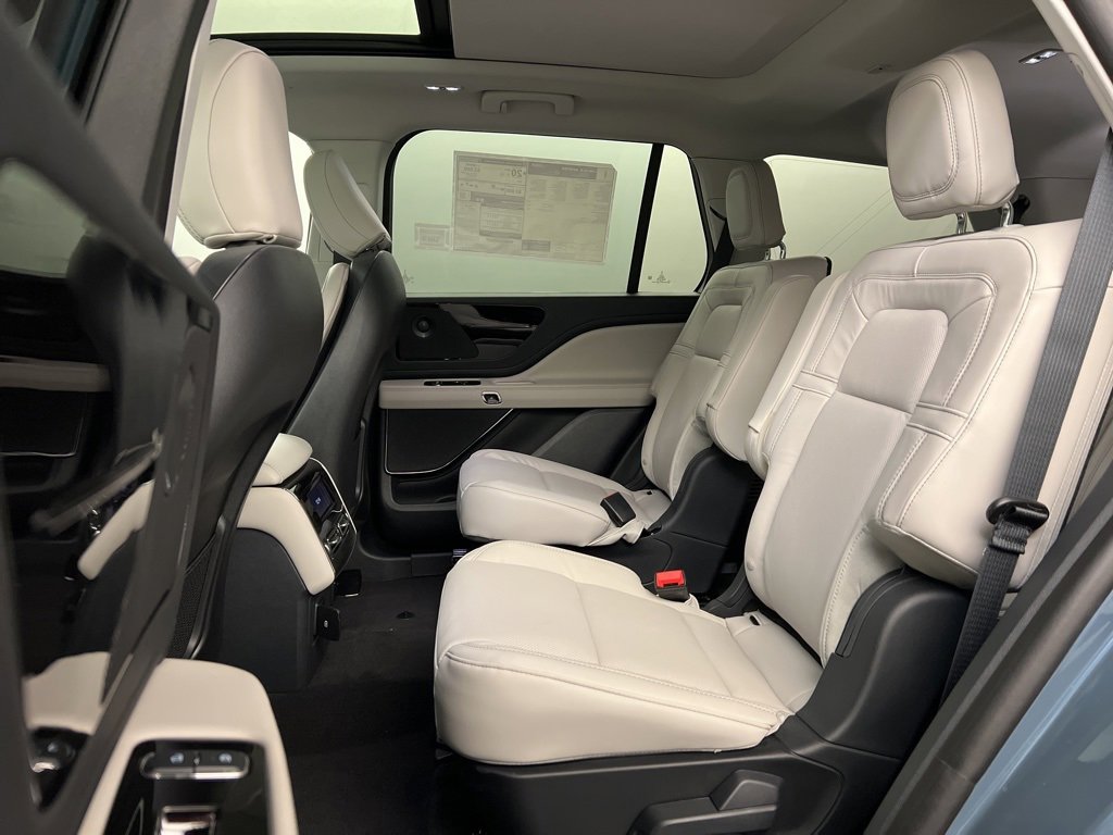Used 2025 Lincoln Aviator Reserve w/ Illumination Package image 34