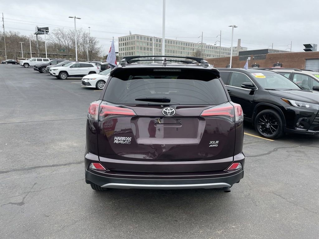 Used 2018 Toyota RAV4 XLE image 4