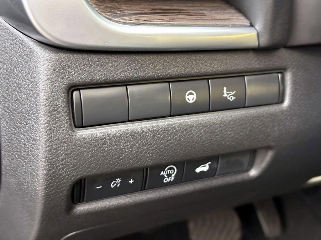 Certified 2025 Nissan Rogue Platinum w/ Tech Package image 26