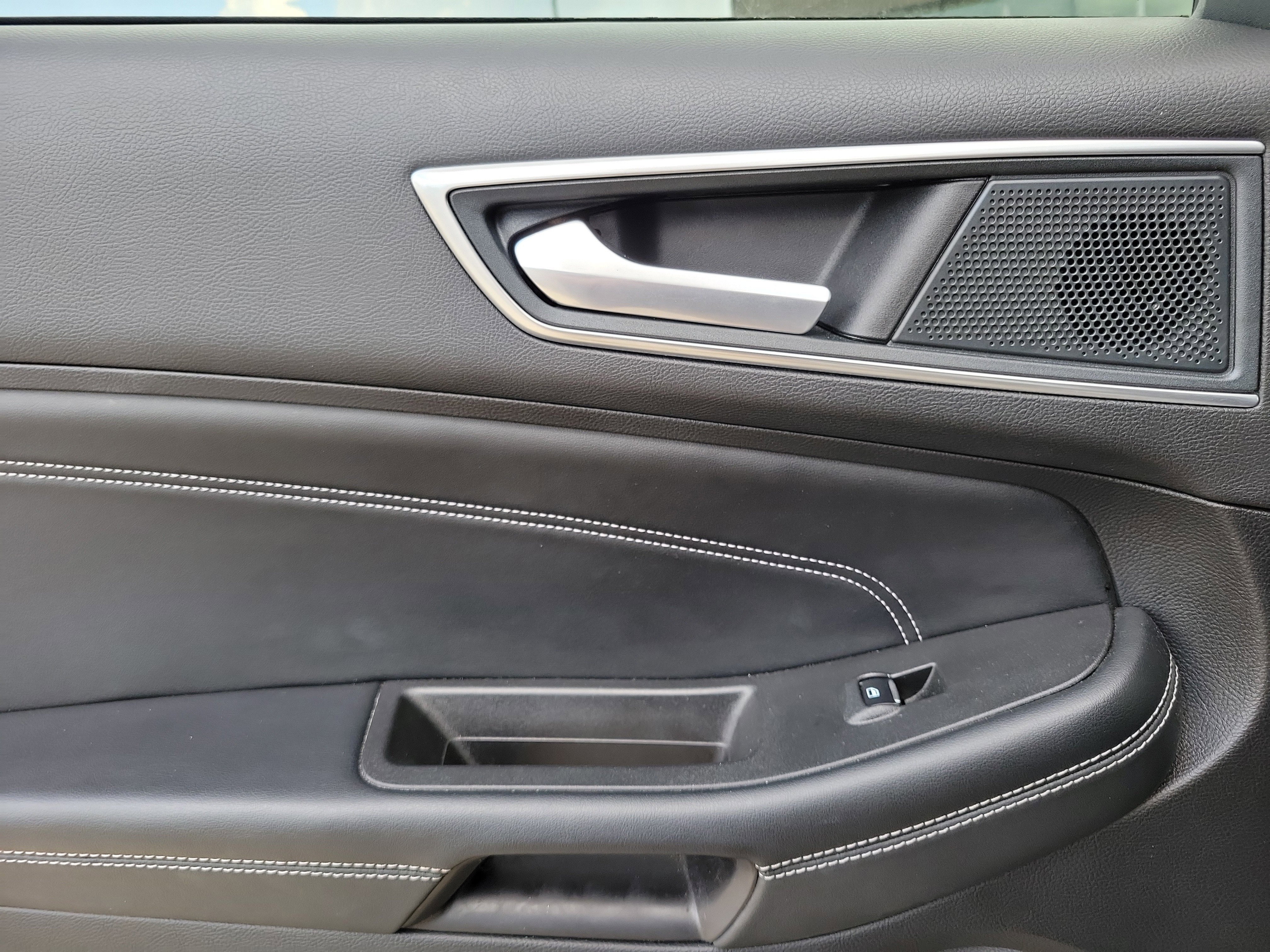 Used 2024 Ford Edge Titanium image 12