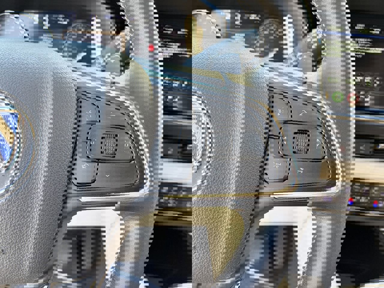 Used 2023 Buick Envision Avenir FWD image 22