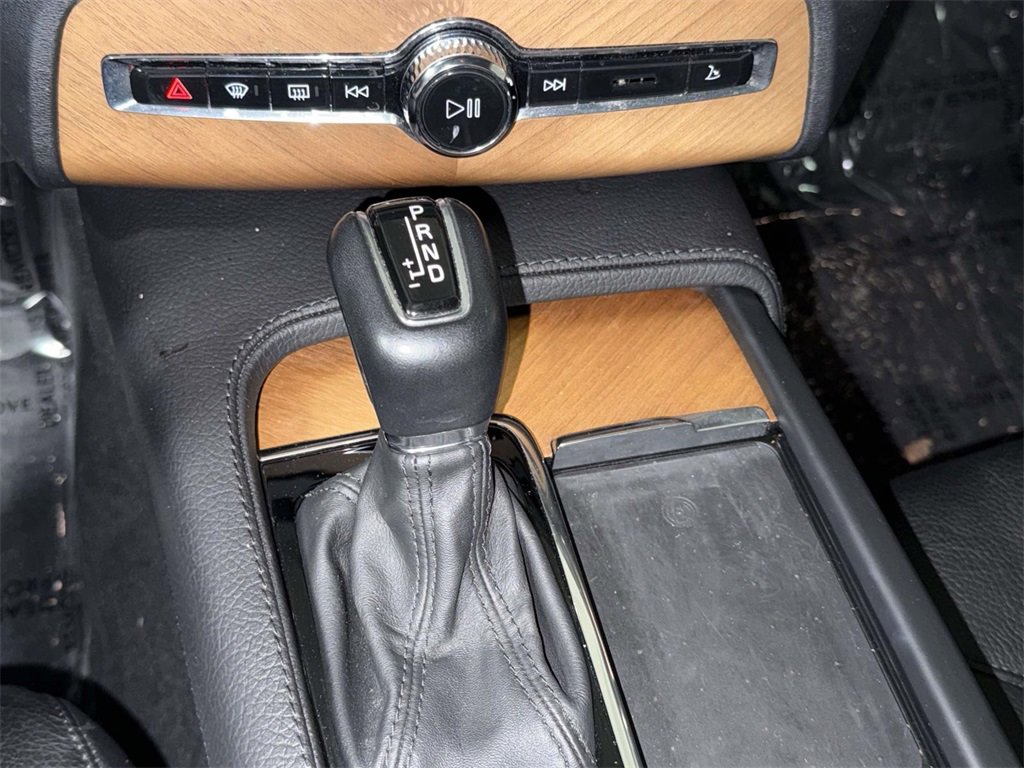 Used 2022 Volvo XC90 T6 Momentum w/ Advanced Package image 22