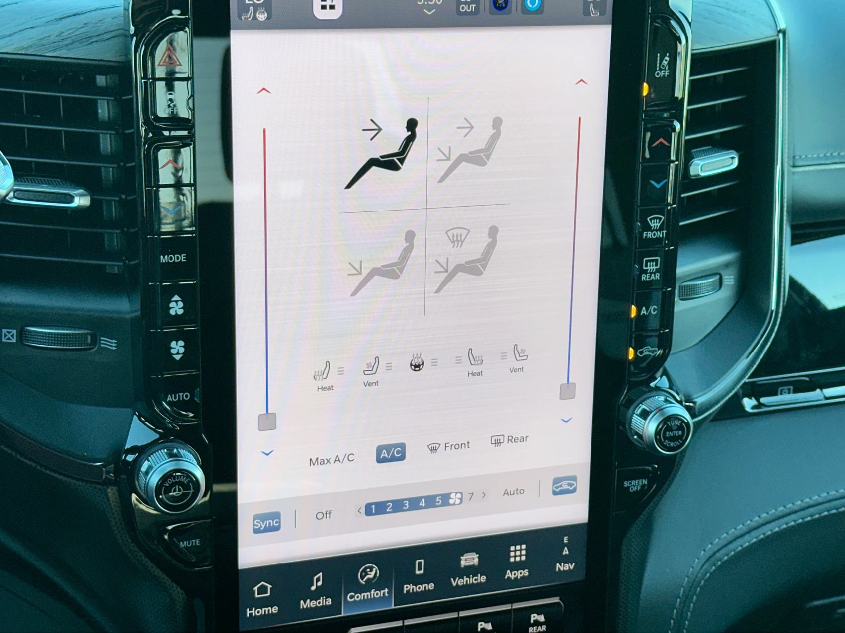 New 2026 RAM 2500 Limited AWD/4WD image 19