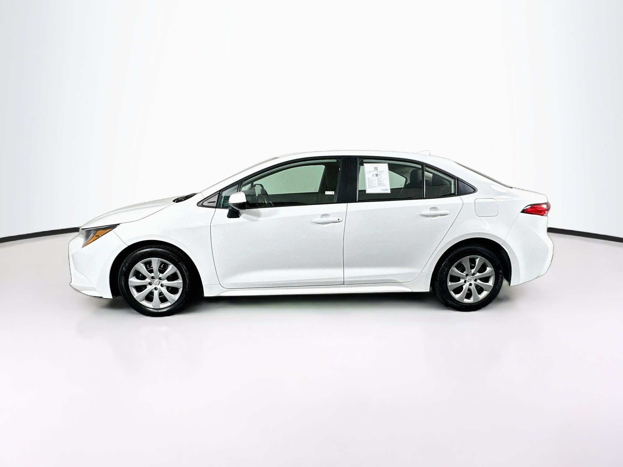 Used 2025 Toyota Corolla LE FWD image 4