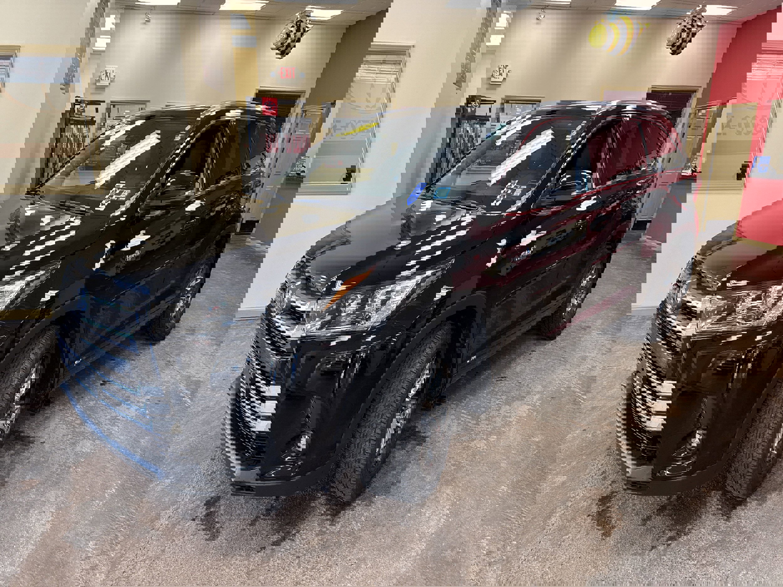 Used 2019 Toyota Highlander Limited Platinum image 3