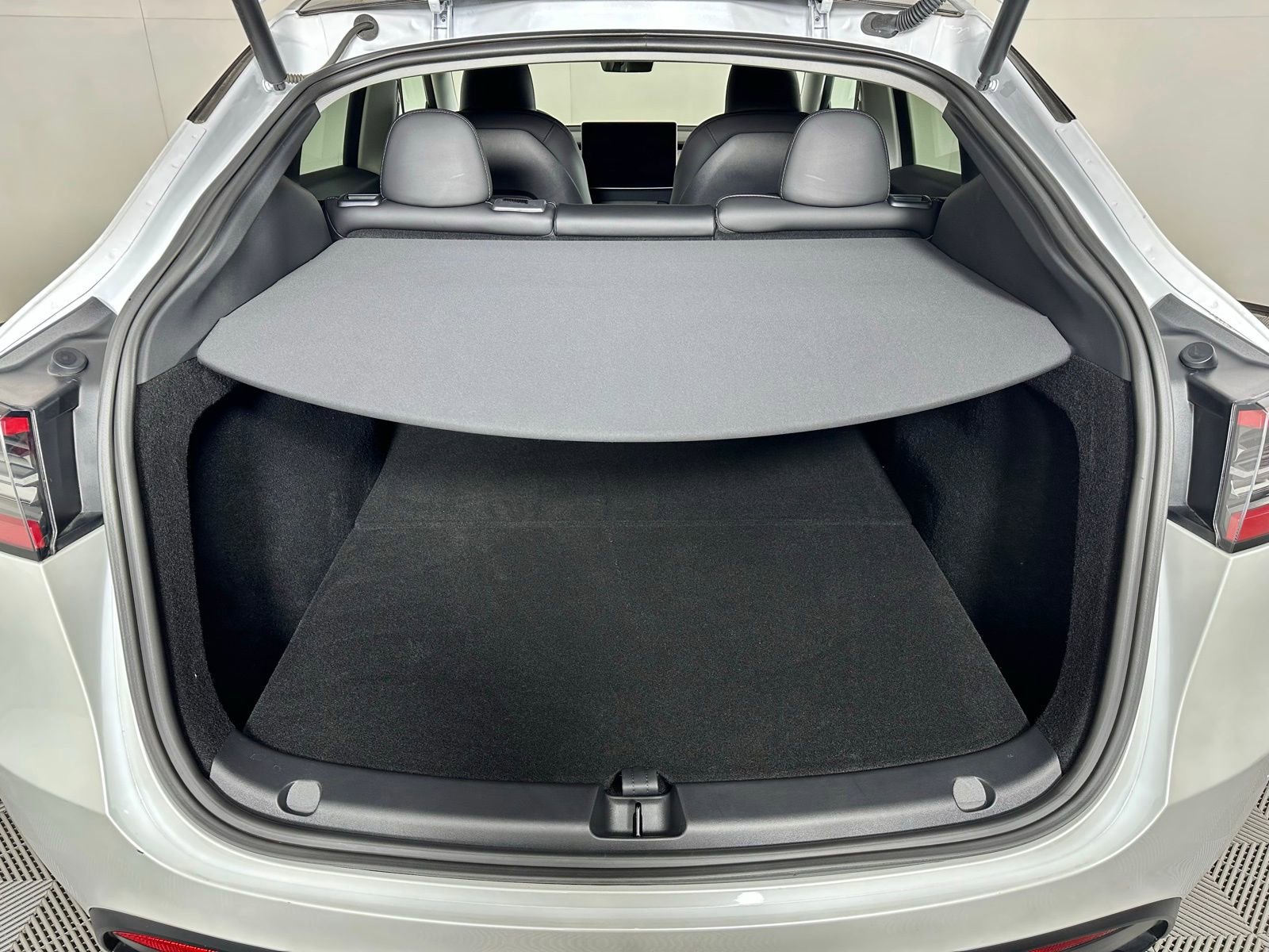 Used 2023 Tesla Model Y Long Range image 27