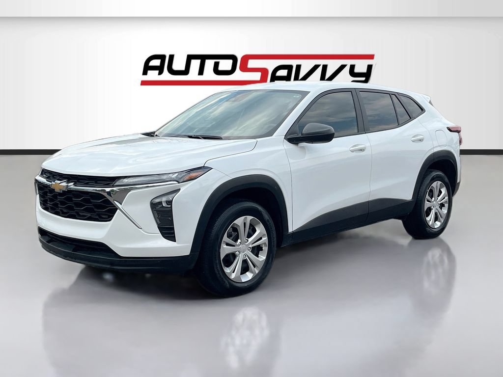 Used 2025 Chevrolet Trax LS w/ Driver Confidence Package FWD image 3