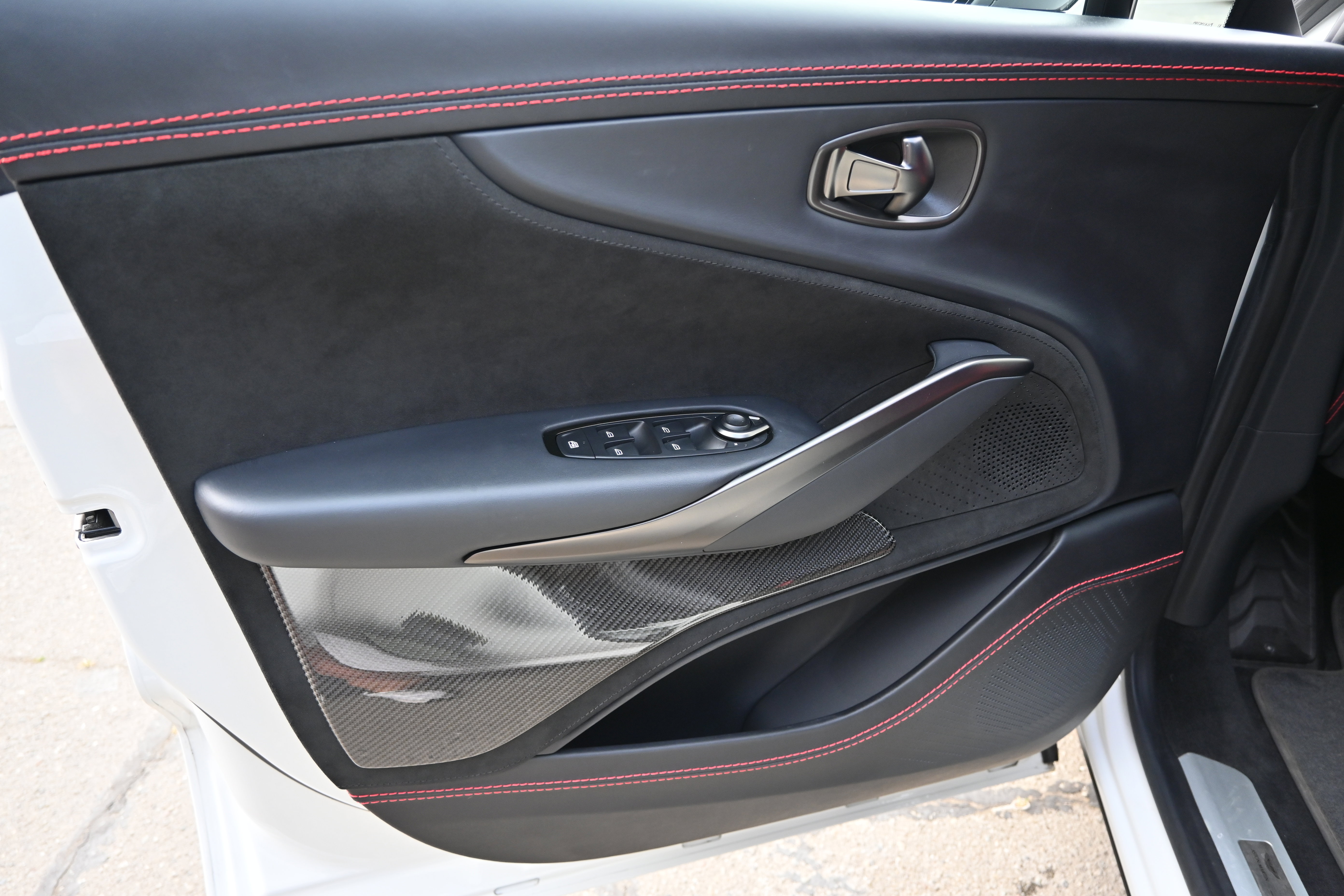 Used 2022 Aston Martin DBX AWD/4WD image 42