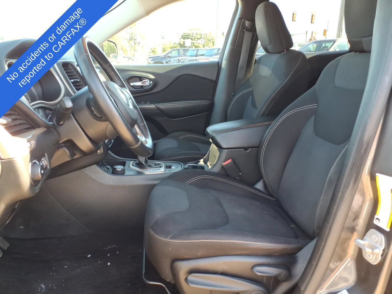 Used 2015 Jeep Cherokee Latitude w/ Cold Weather Group AWD/4WD image 14