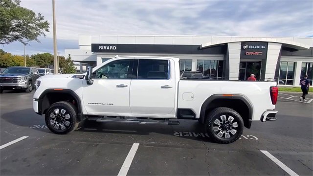 Used 2024 GMC Sierra 3500 Denali image 5