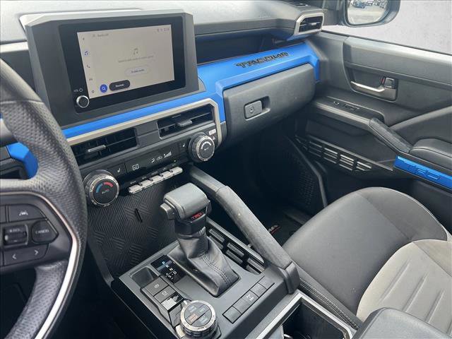 Used 2025 Toyota Tacoma TRD Off-Road AWD/4WD image 15
