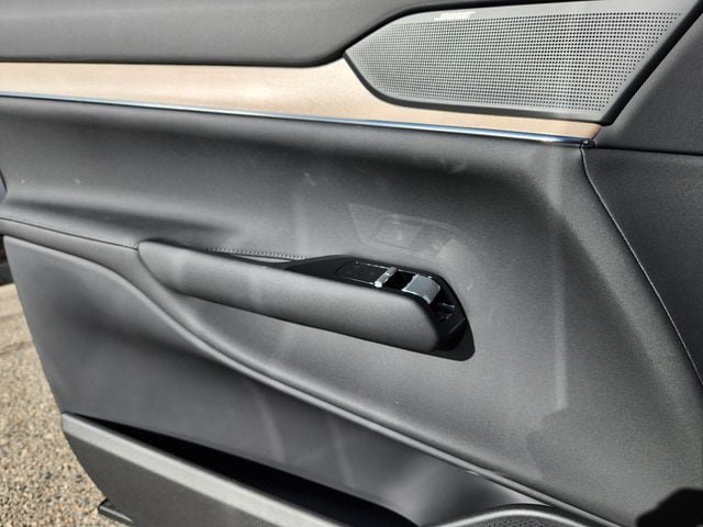 New 2025 Volvo EX90 Plus w/ Protection Package Premier AWD/4WD image 15