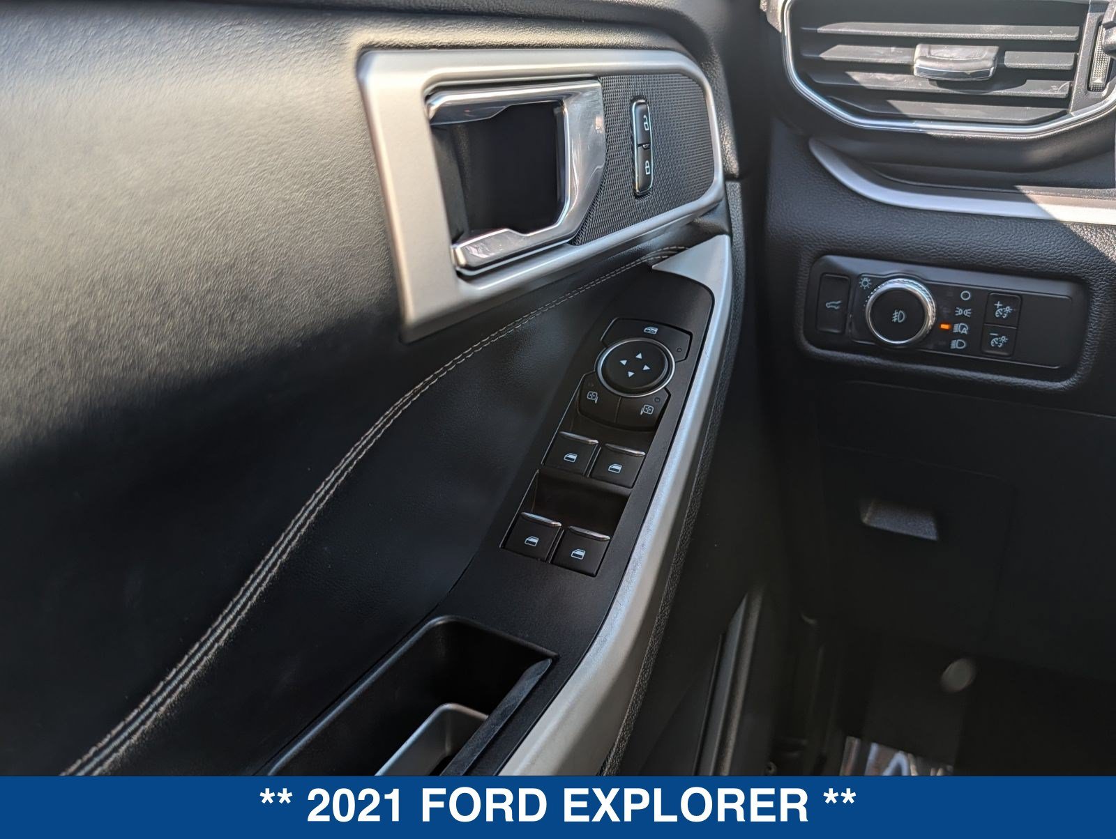 Certified 2021 Ford Explorer XLT w/ Equipment Group 202A AWD/4WD image 26