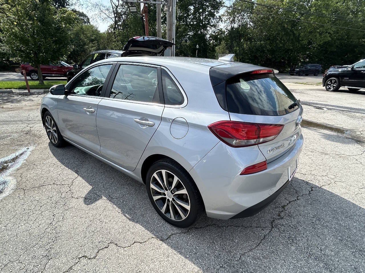 Used 2020 Hyundai Elantra GT FWD image 3