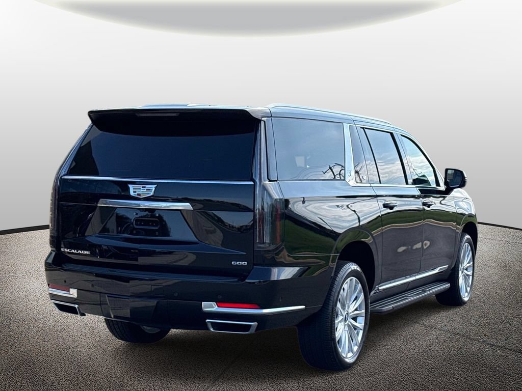 Used 2026 Cadillac Escalade ESV 4WD image 2
