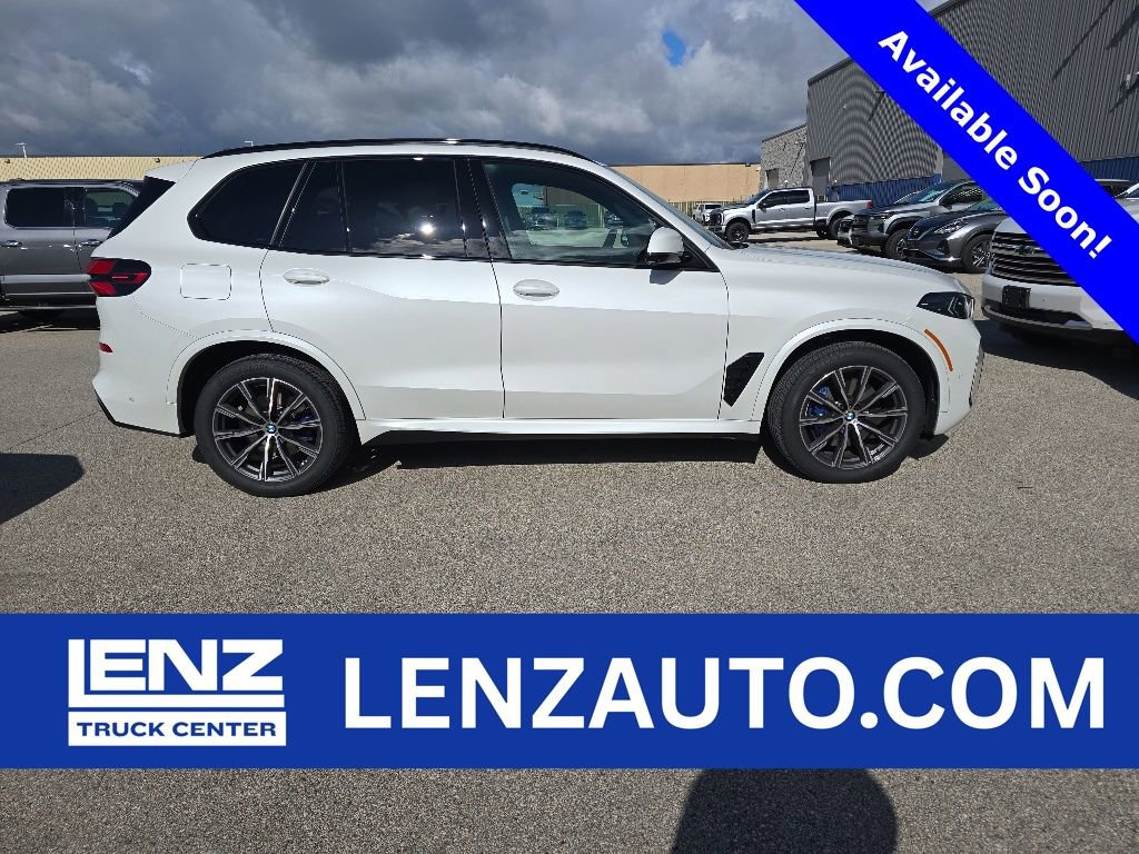 Used 2025 BMW X5 xDrive40i w/ M Sport Package AWD/4WD image 1