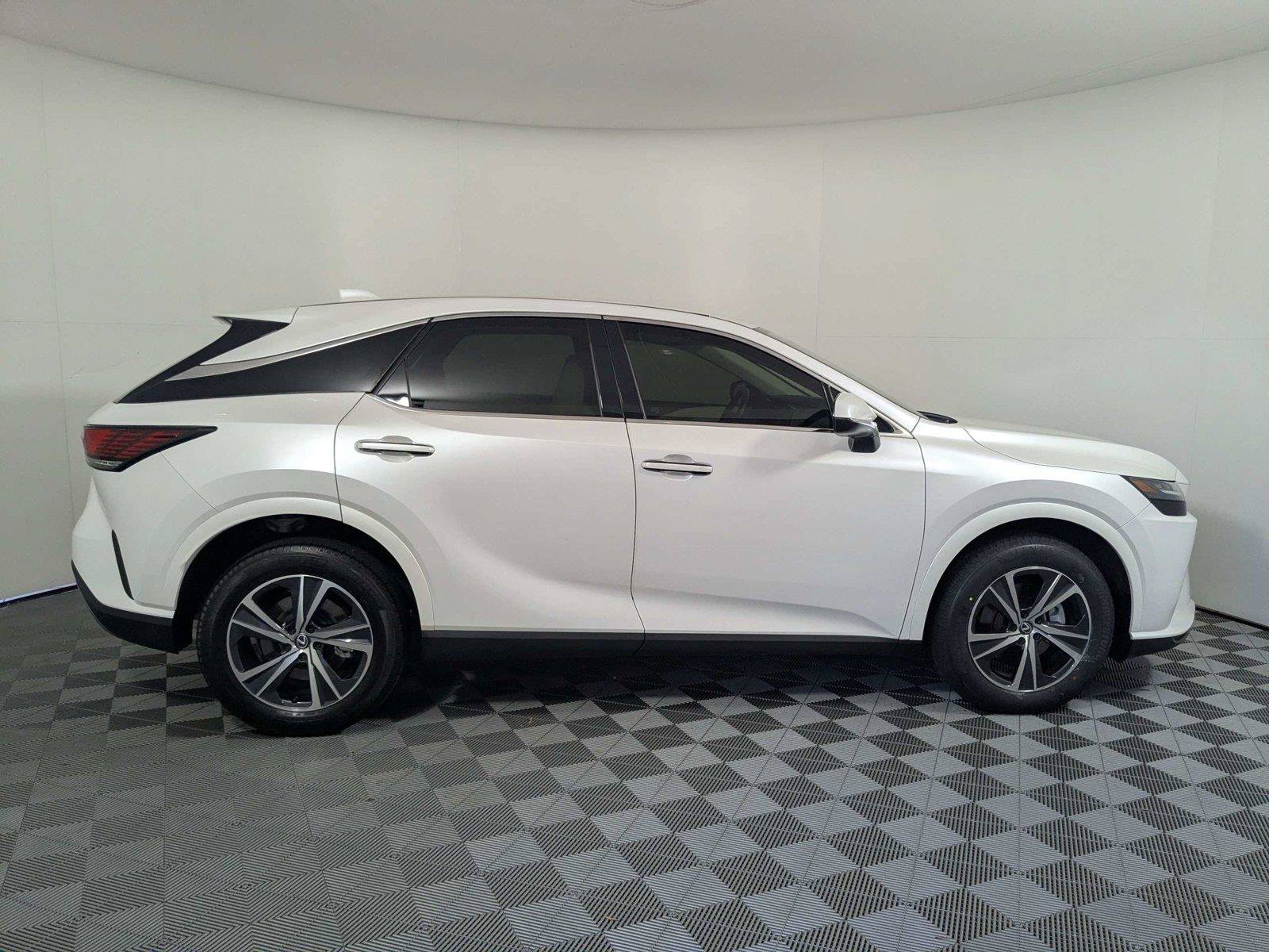 Used 2024 Lexus RX 350 FWD w/ Technology Package image 3