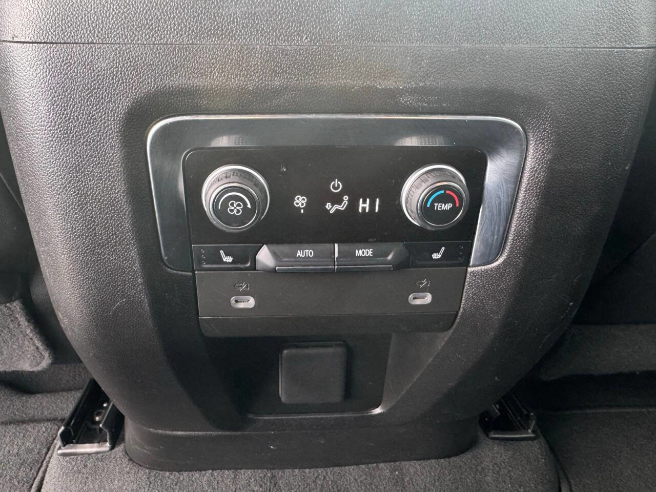 Used 2023 Chevrolet Suburban Premier image 35