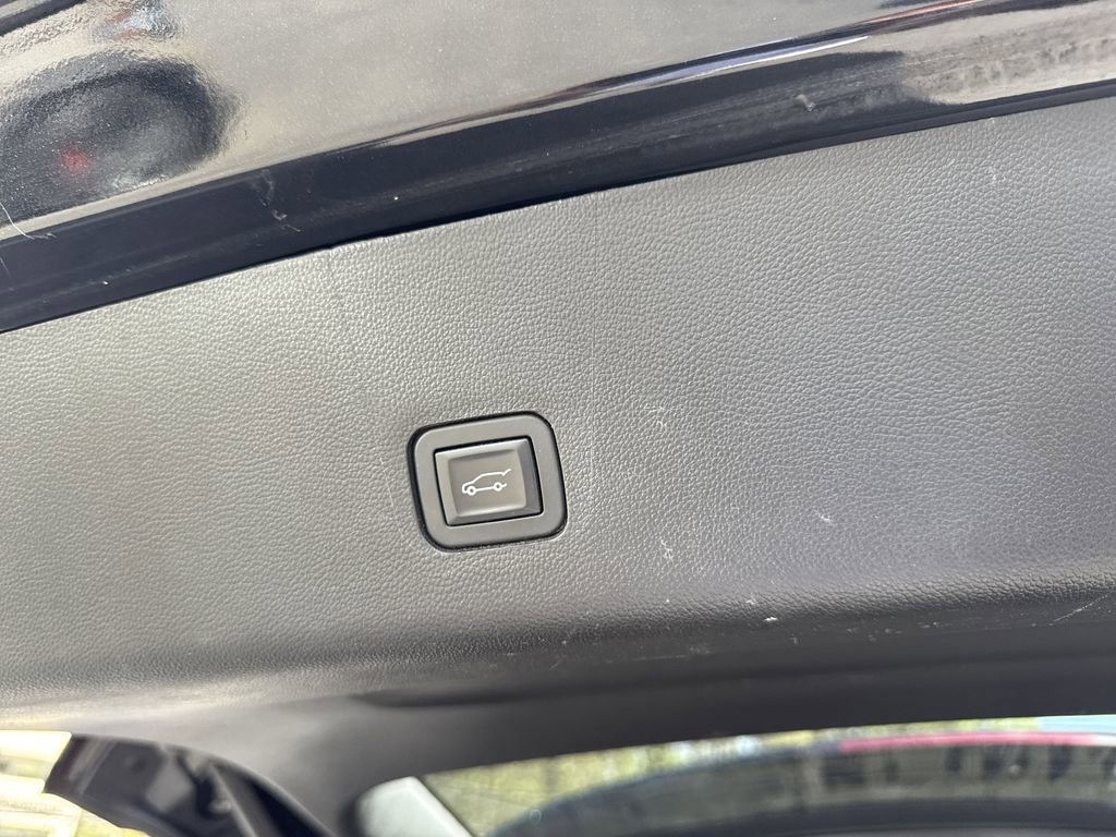 Used 2019 Chevrolet Traverse LT w/ LT Premium Package AWD/4WD image 36