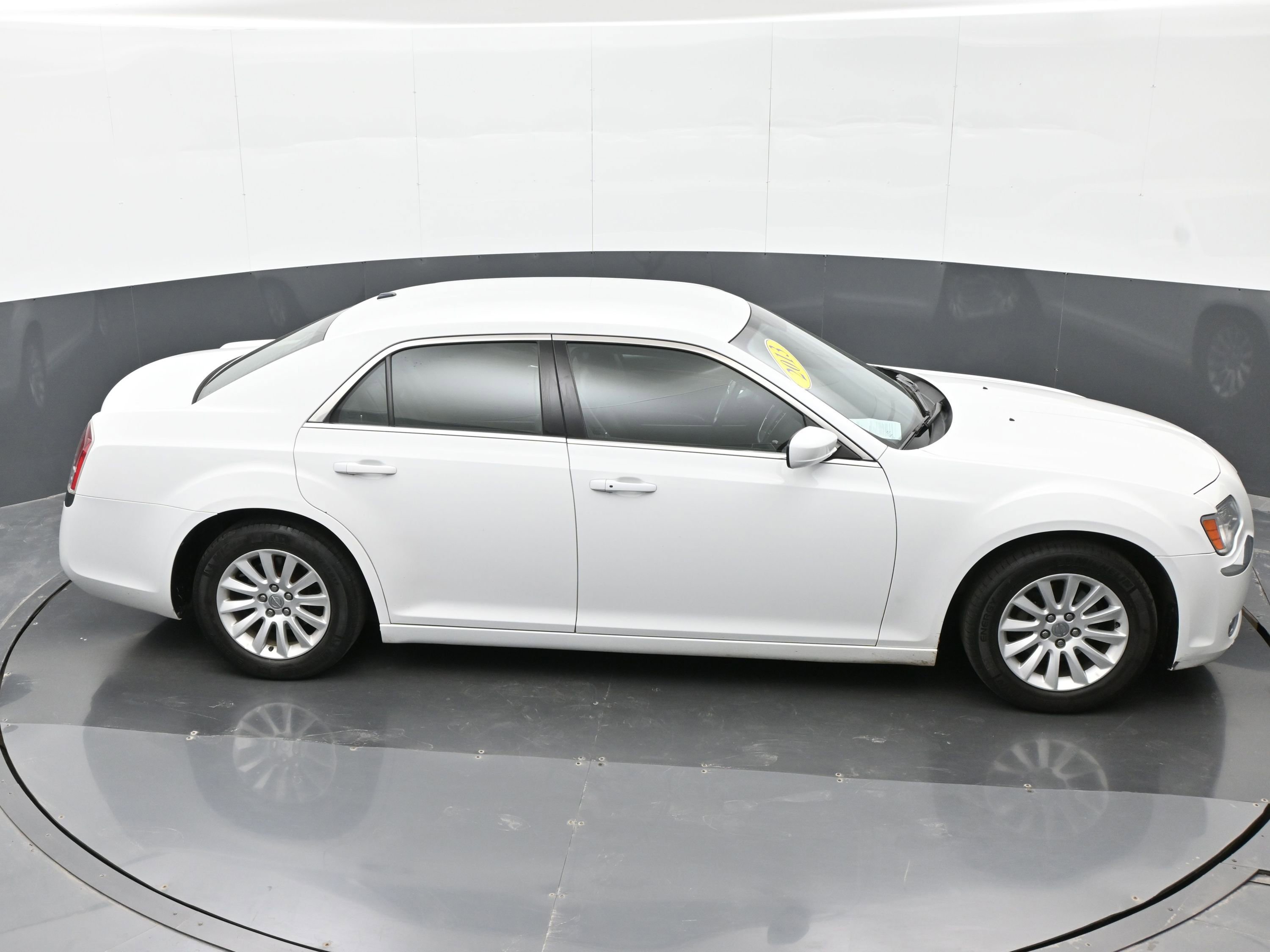 Used 2013 Chrysler 300 RWD image 33