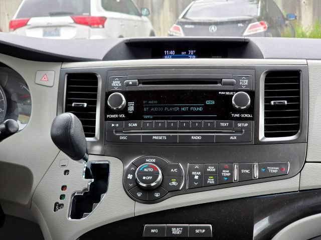 Used 2014 Toyota Sienna LE AWD/4WD image 30