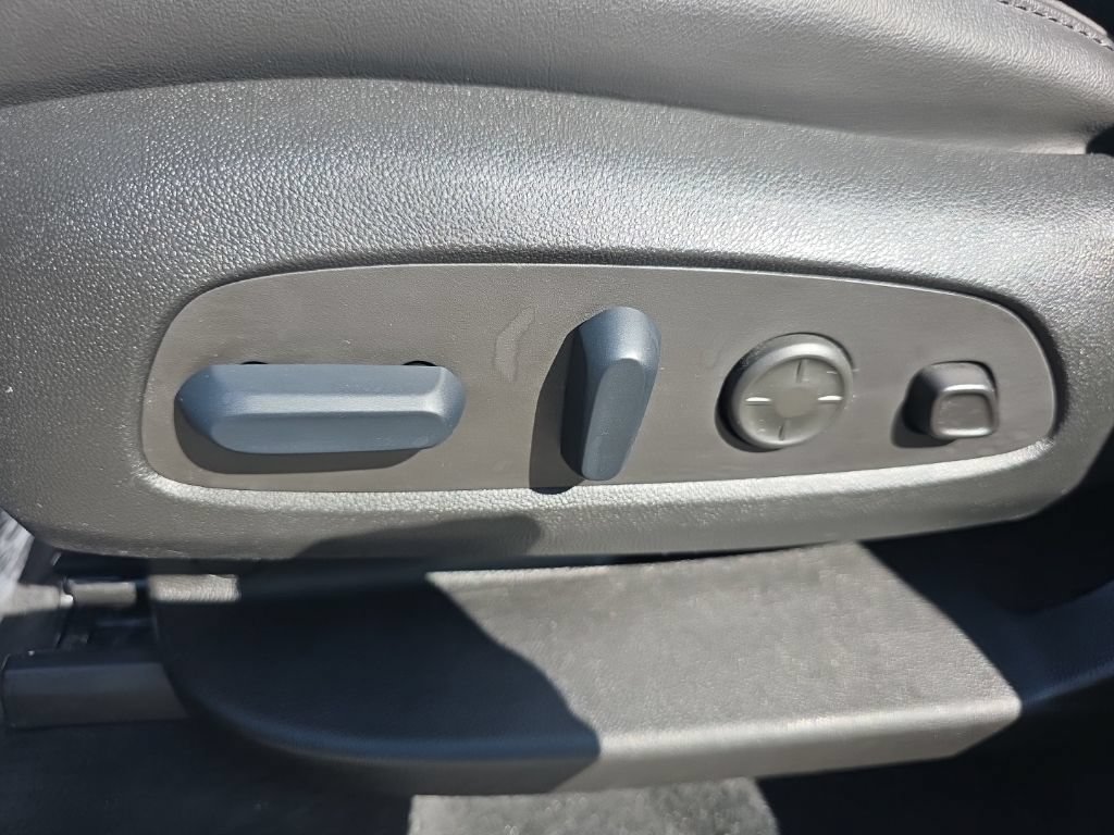 Used 2024 Buick Enclave Avenir w/ Avenir Technology Package FWD image 23
