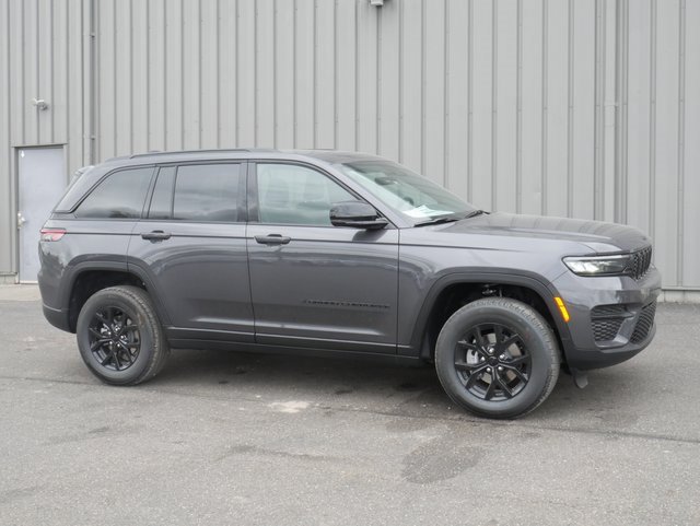 New 2025 Jeep Grand Cherokee Laredo image 6
