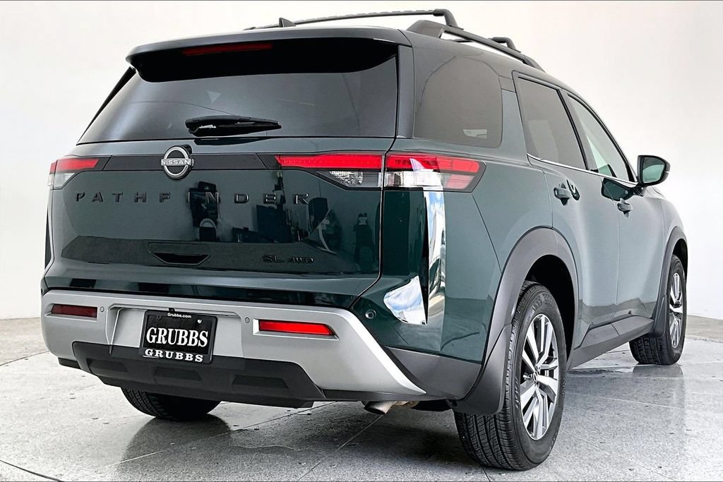 Used 2024 Nissan Pathfinder SL w/ Black Appearance Package AWD/4WD image 15