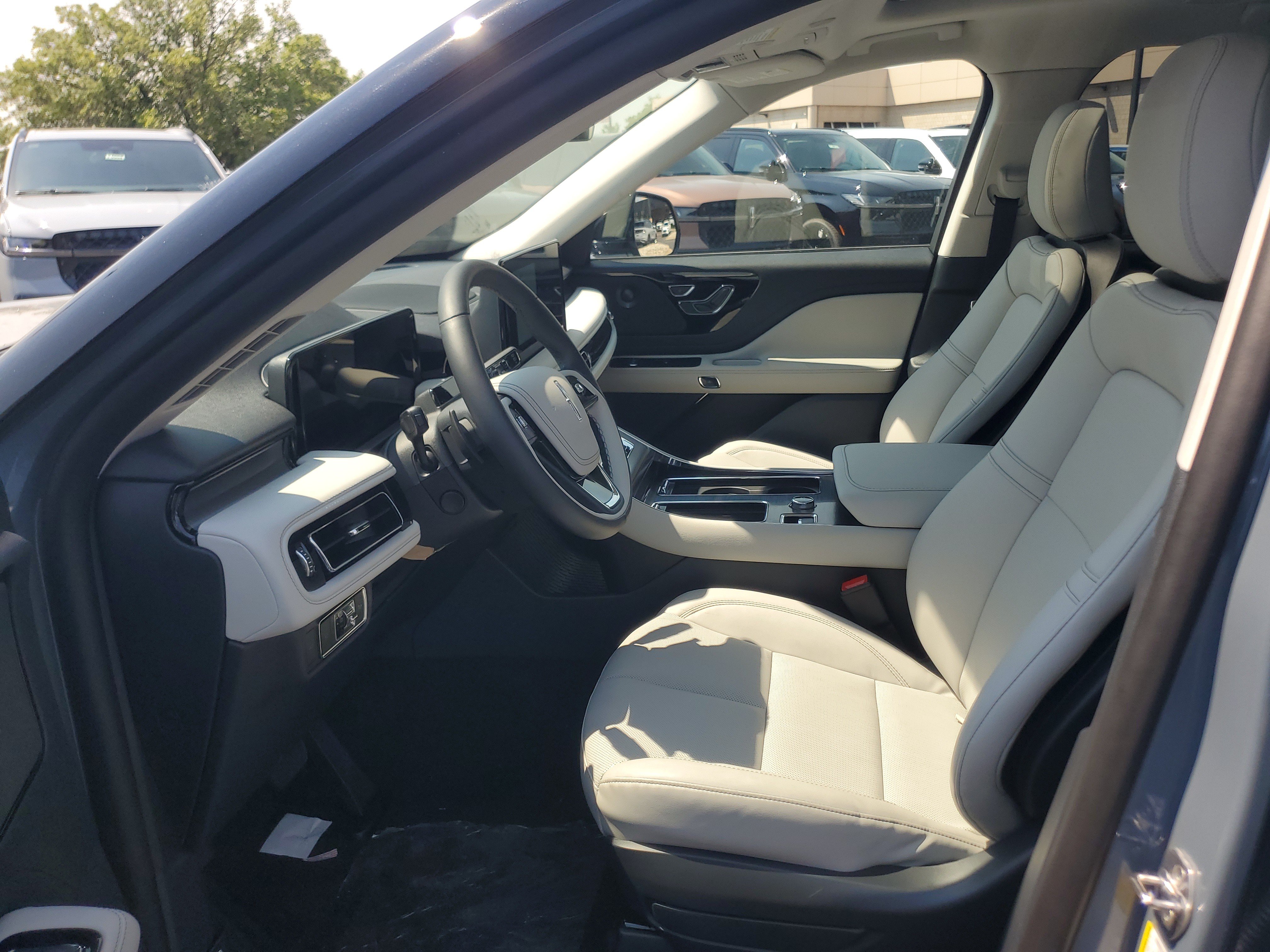 New 2026 Lincoln Aviator AWD image 11