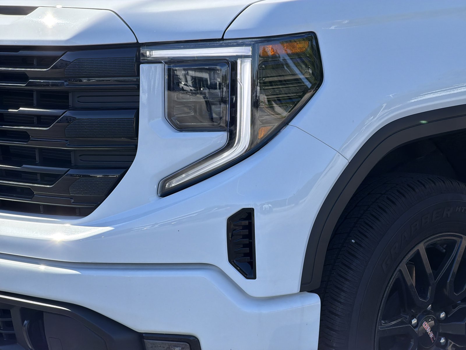 Used 2024 GMC Sierra 1500 Elevation AWD/4WD image 8