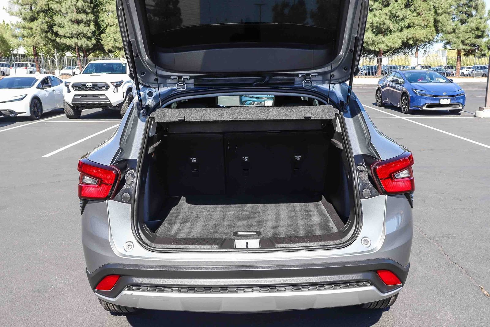 Used 2025 Chevrolet Trax LT FWD image 32