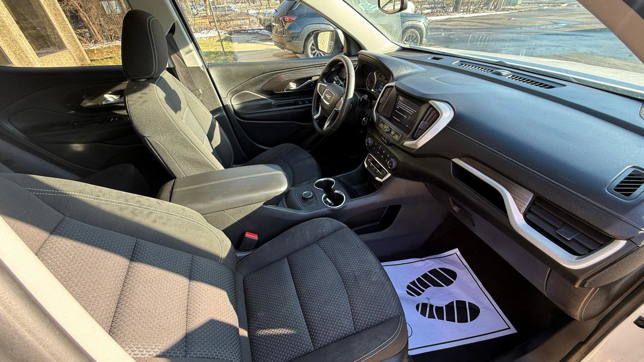 Used 2022 GMC Terrain SLE FWD image 11