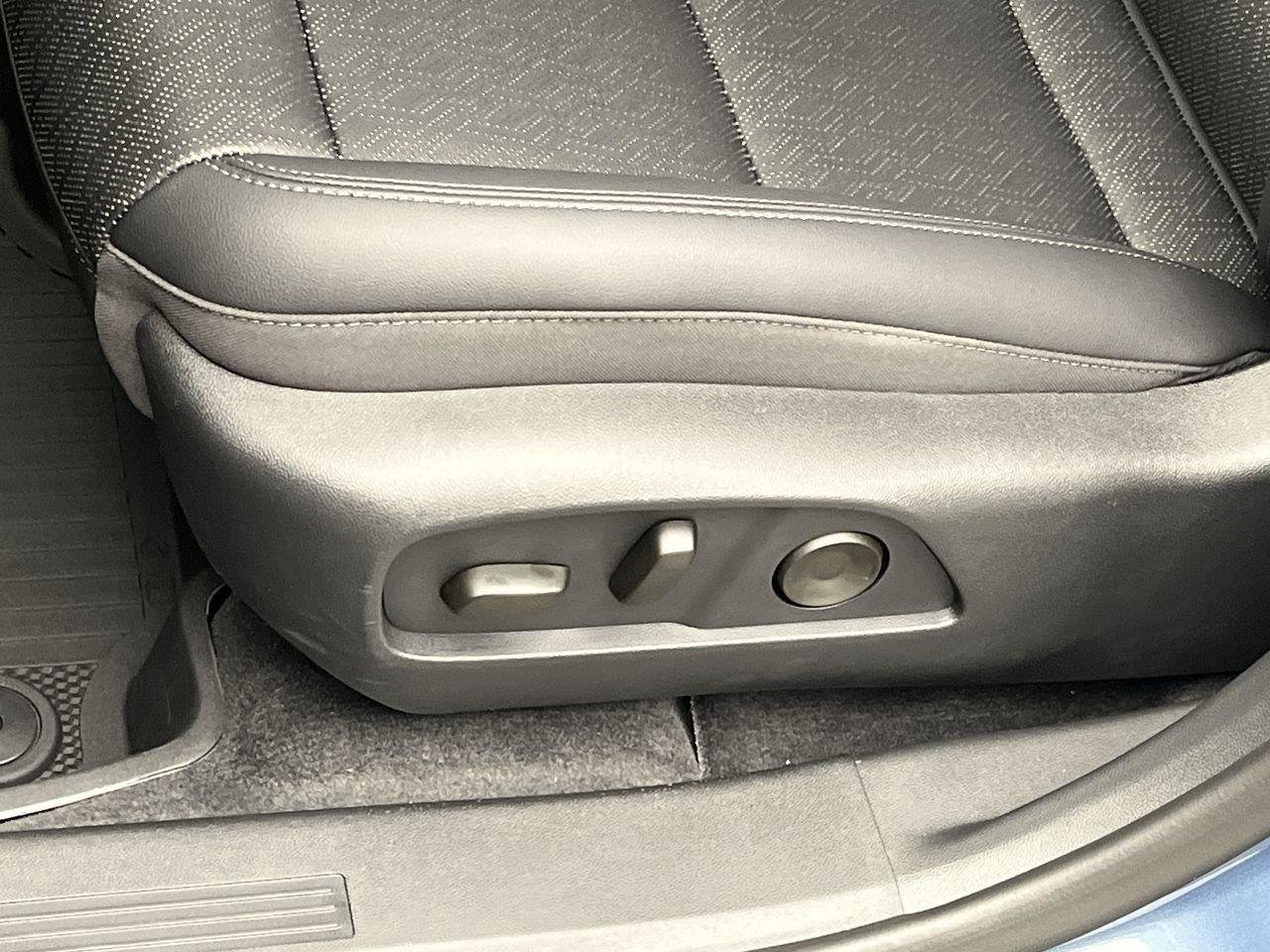 Used 2026 Chevrolet Equinox LT w/ Convenience Package II AWD/4WD image 12