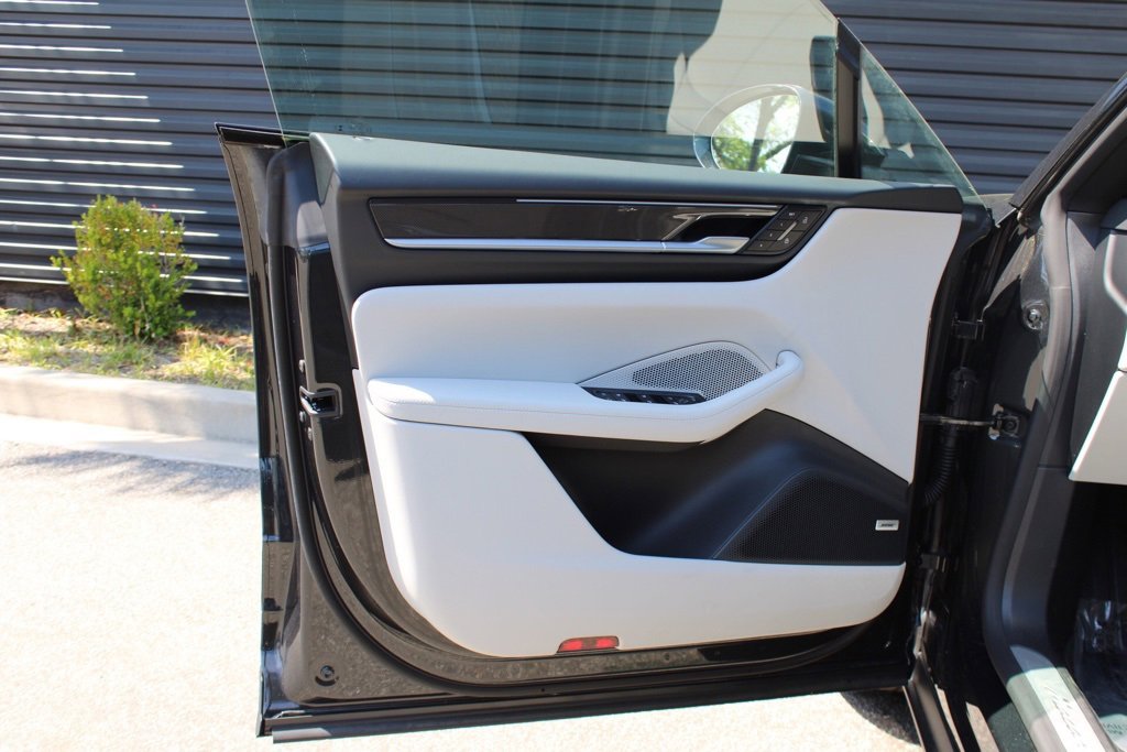 New 2024 Porsche Macan 4 Electric image 29