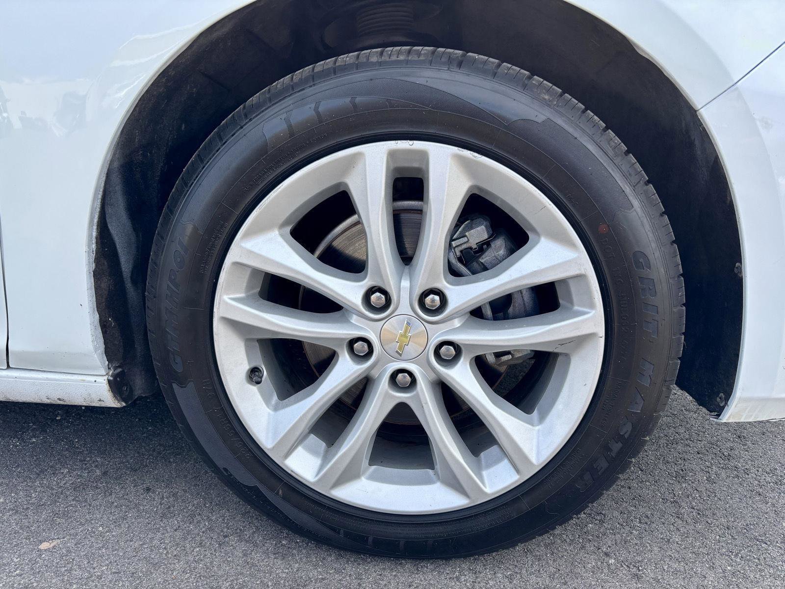 Used 2018 Chevrolet Malibu LT FWD image 13