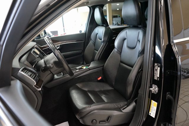 Used 2019 Volvo XC90 T5 Momentum w/ Protection Package image 2