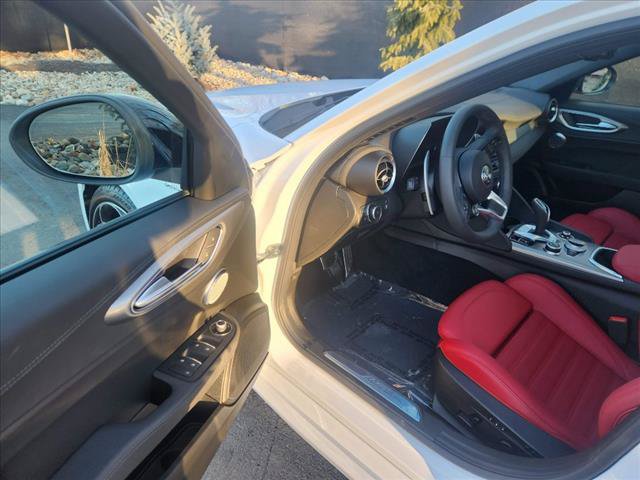 Used 2024 Alfa Romeo Giulia Veloce AWD/4WD image 25