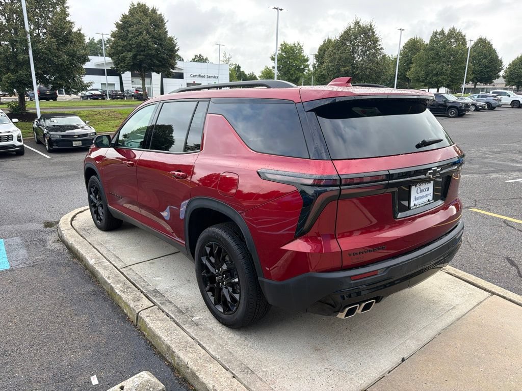 Certified 2025 Chevrolet Traverse LT w/ Midnight/Sport Edition FWD image 2
