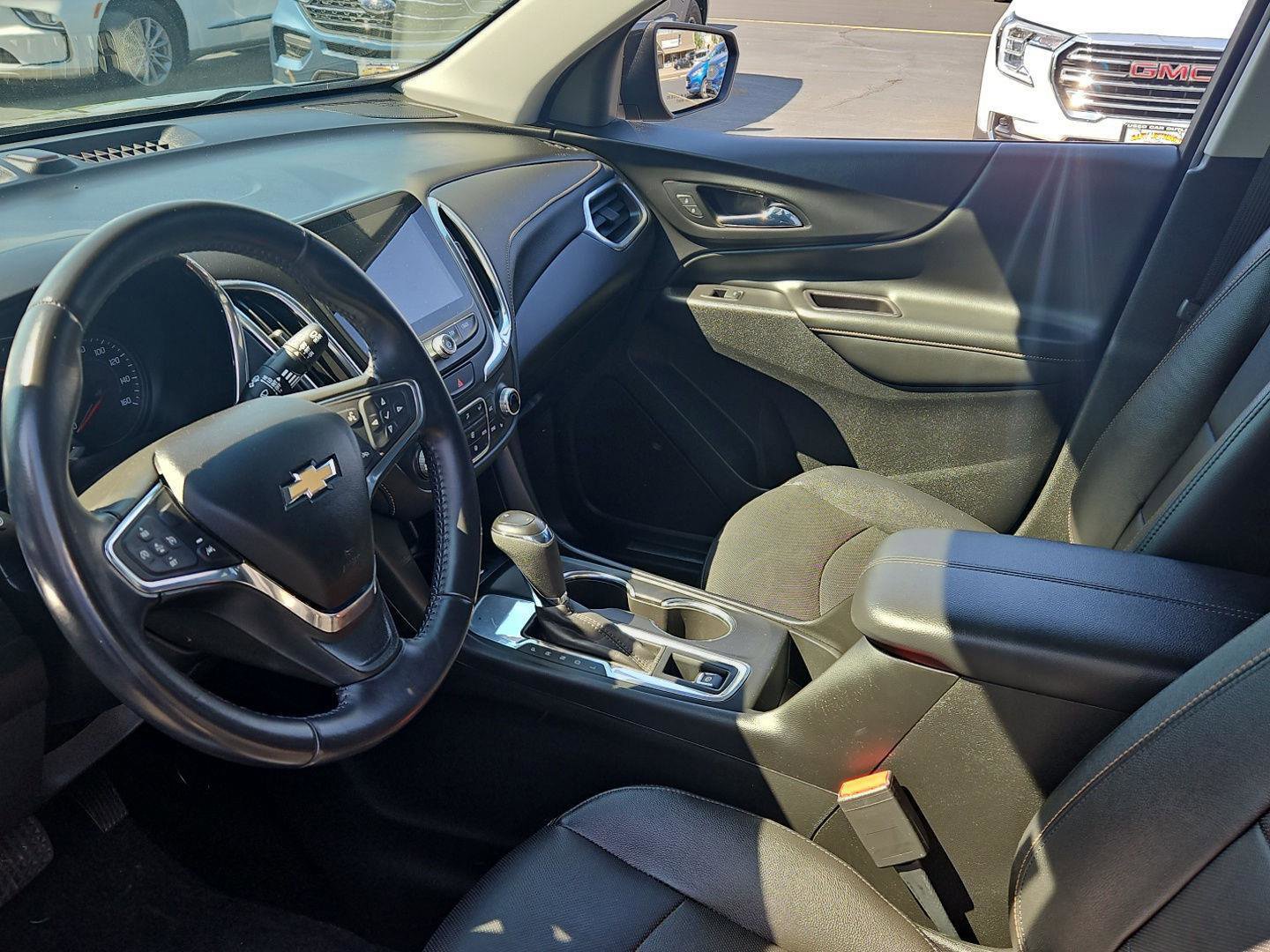 Used 2020 Chevrolet Equinox Premier w/ Premier Redline Edition FWD image 10