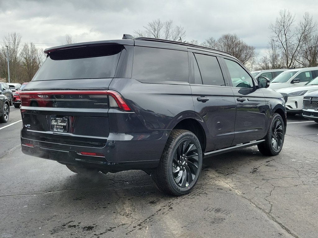 New 2026 Lincoln Navigator Reserve w/ Jet Appearance Package AWD/4WD image 4
