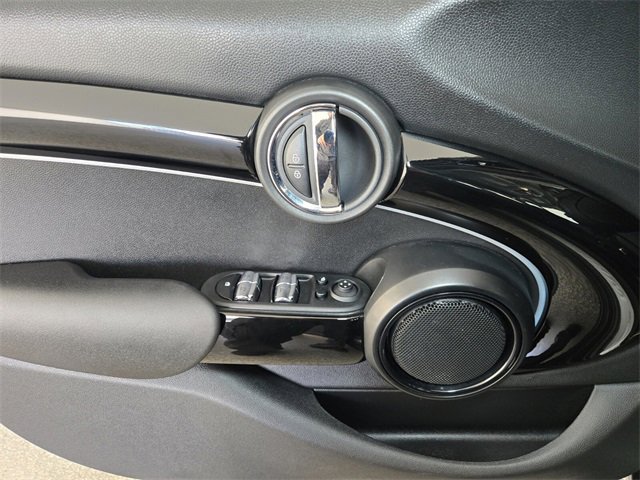 Used 2023 MINI Cooper 4-Door Hardtop image 20