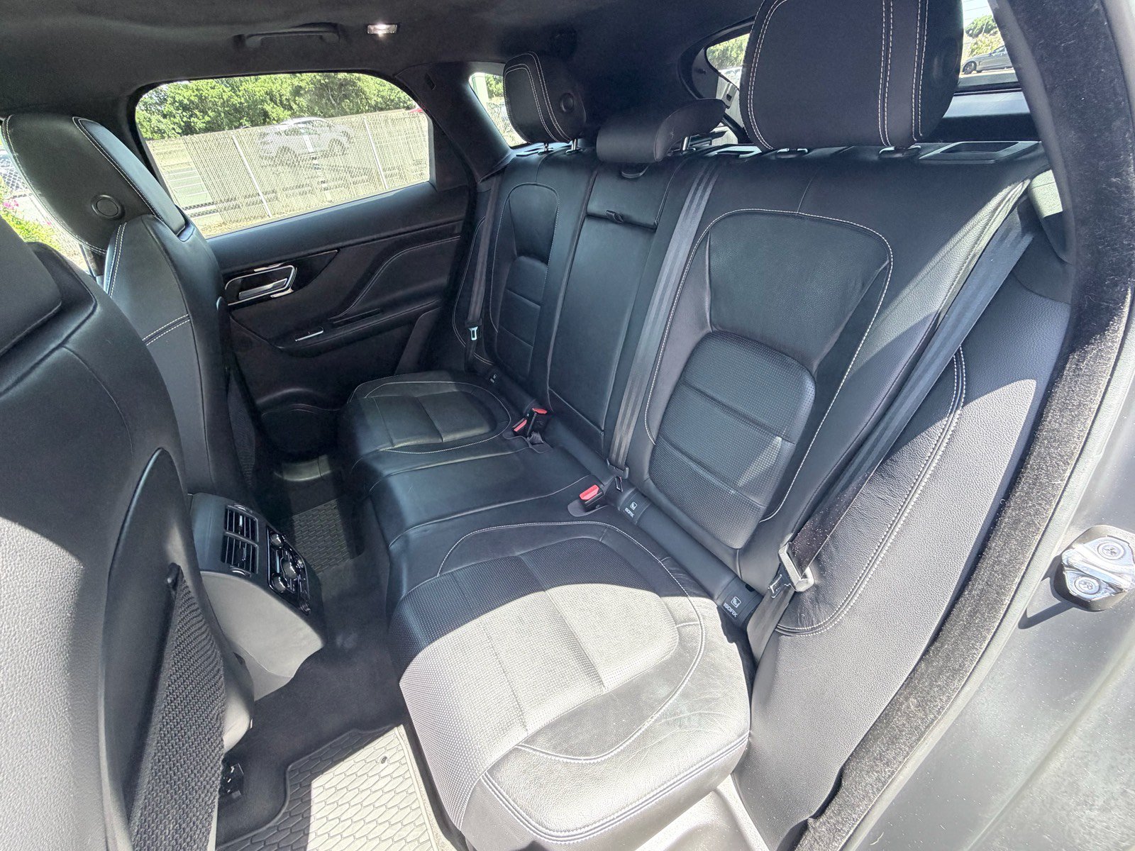 Used 2017 Jaguar F-PACE S AWD/4WD image 9