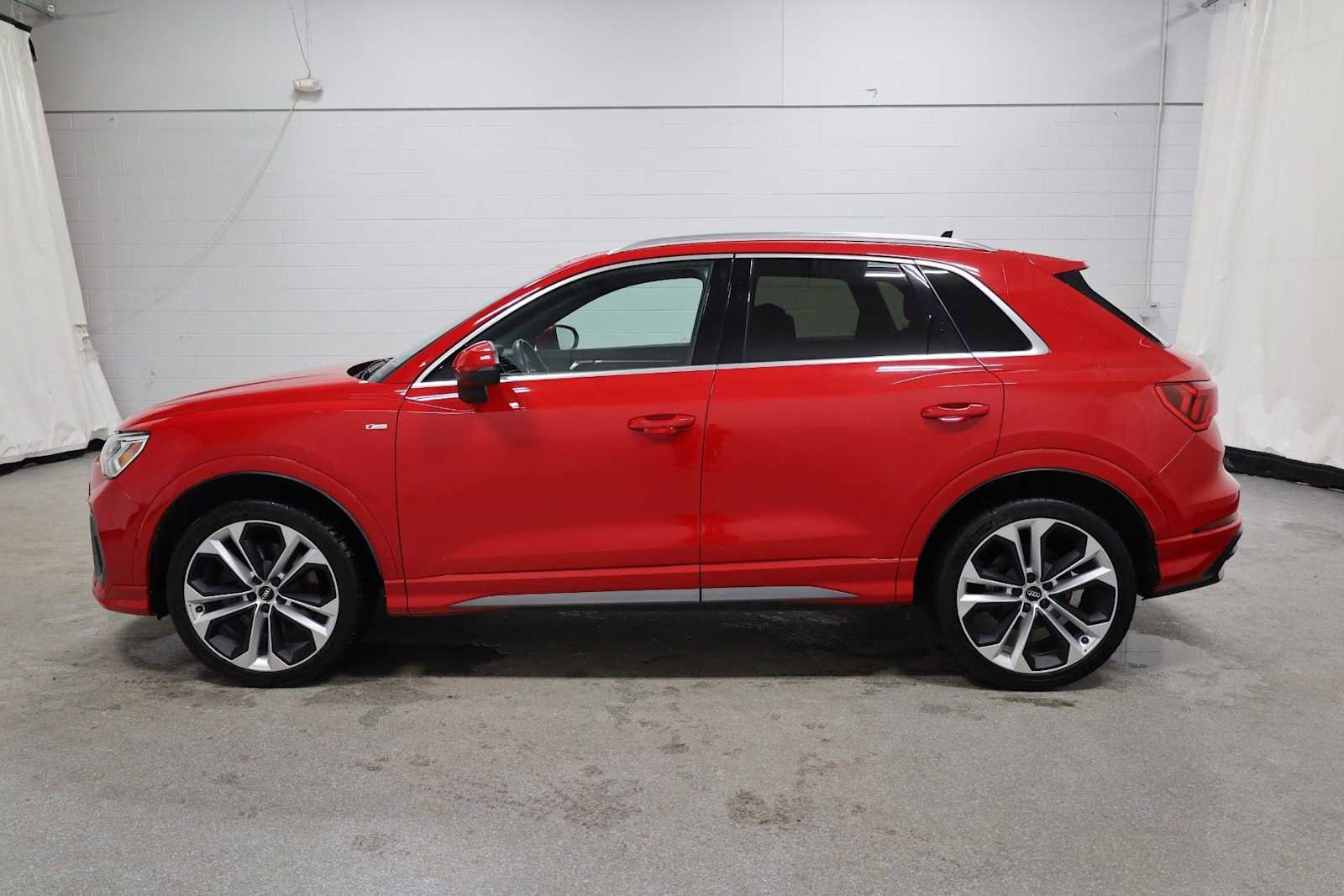 Used 2020 Audi Q3 2.0T Premium Plus w/ Premium Plus Package image 2