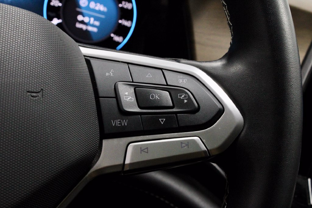 Used 2025 Volkswagen Atlas SE AWD/4WD image 30