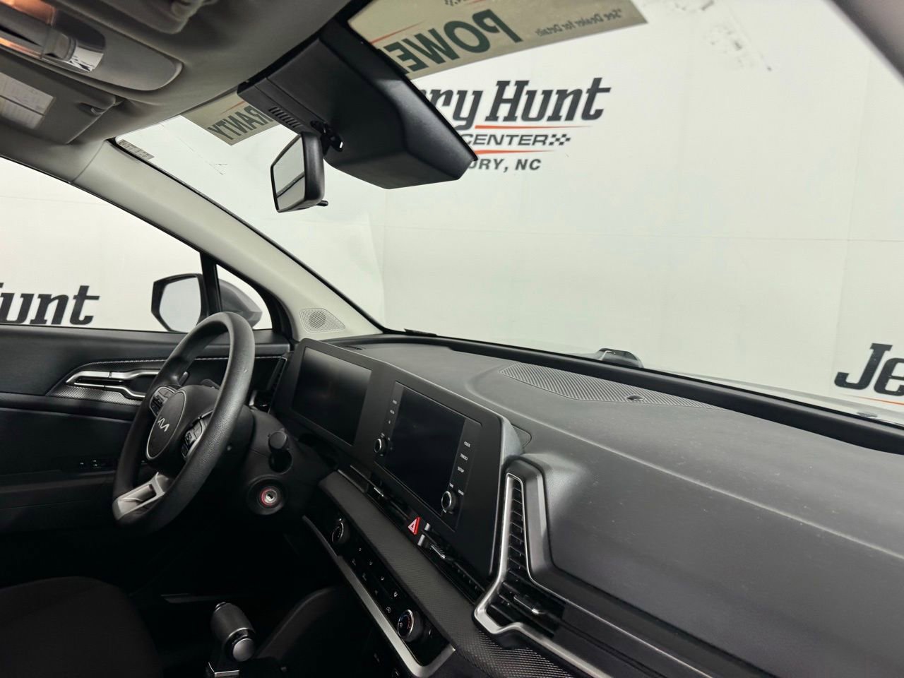 Used 2024 Kia Sportage LX image 29