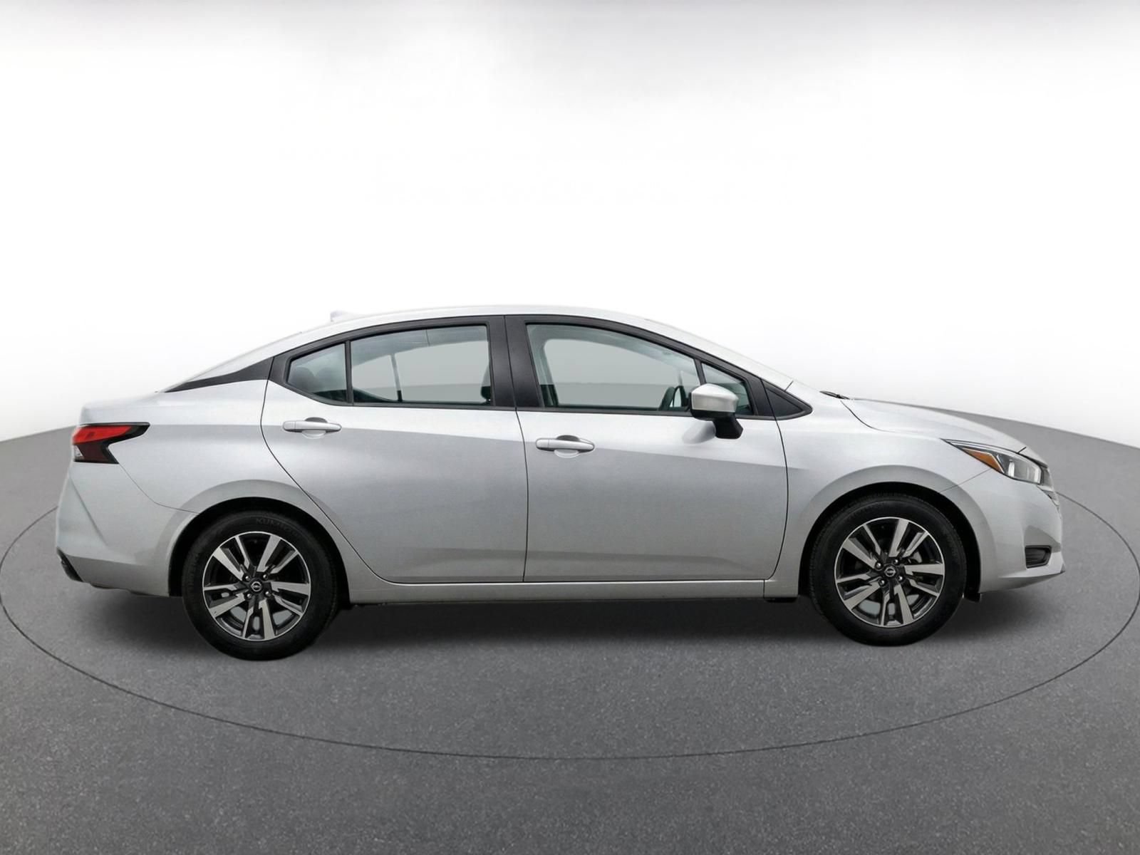 Used 2025 Nissan Versa SV FWD image 10