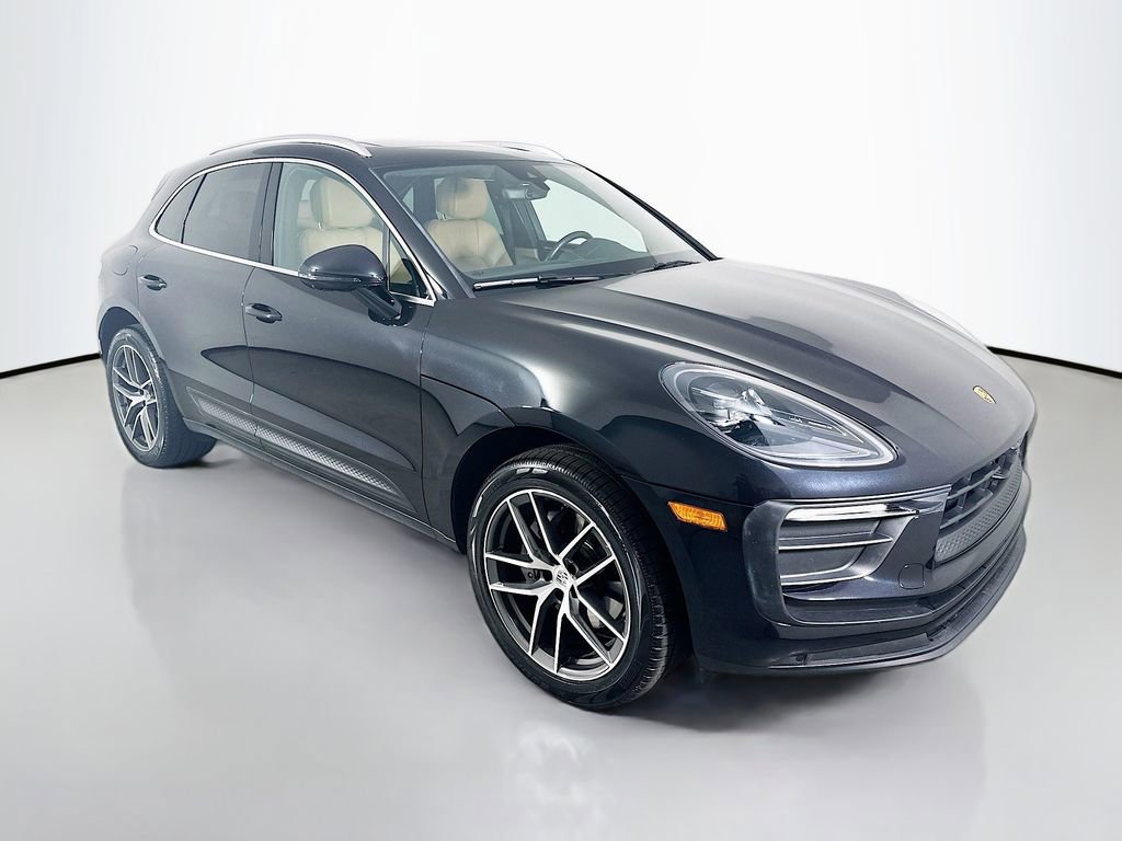Certified 2022 Porsche Macan image 7