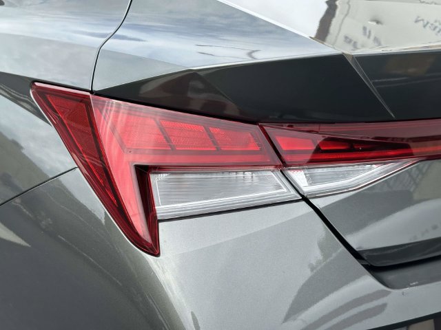 Used 2025 Hyundai Elantra Limited FWD image 14