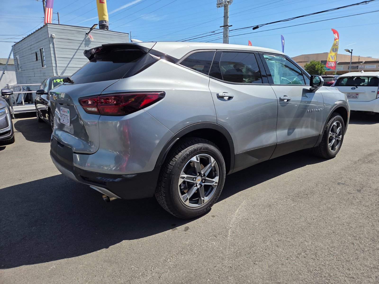 Used 2025 Chevrolet Blazer LT FWD image 3