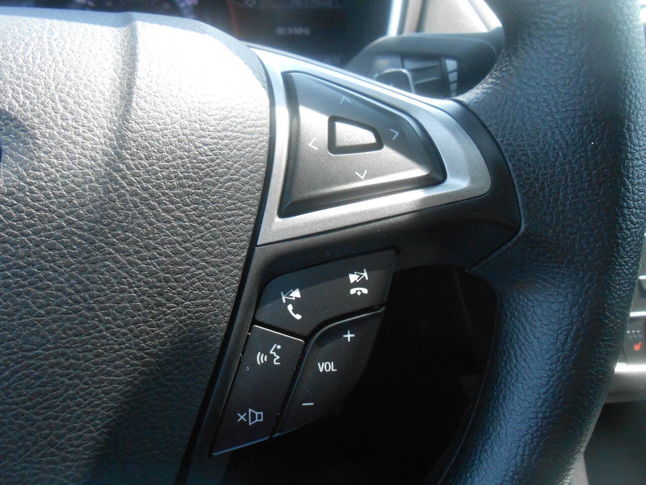 Used 2019 Ford Fusion SE image 18